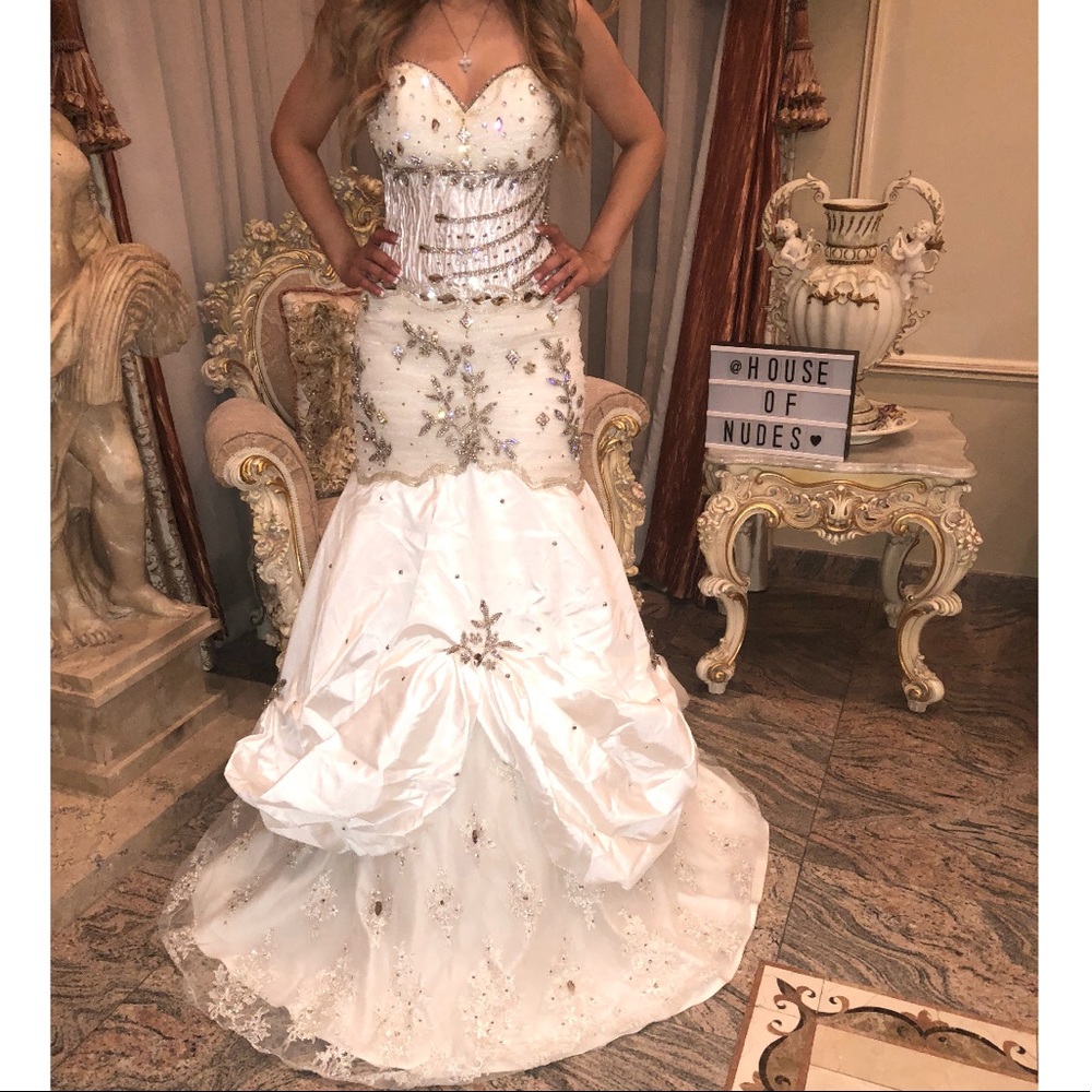 • WEDDING DRESS- BRAND NEW •